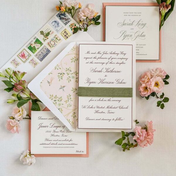 Some dreamy detail inspo for your Wednesday morning Featuring a gorgeous invitation suite from @anticipateinvitations an...